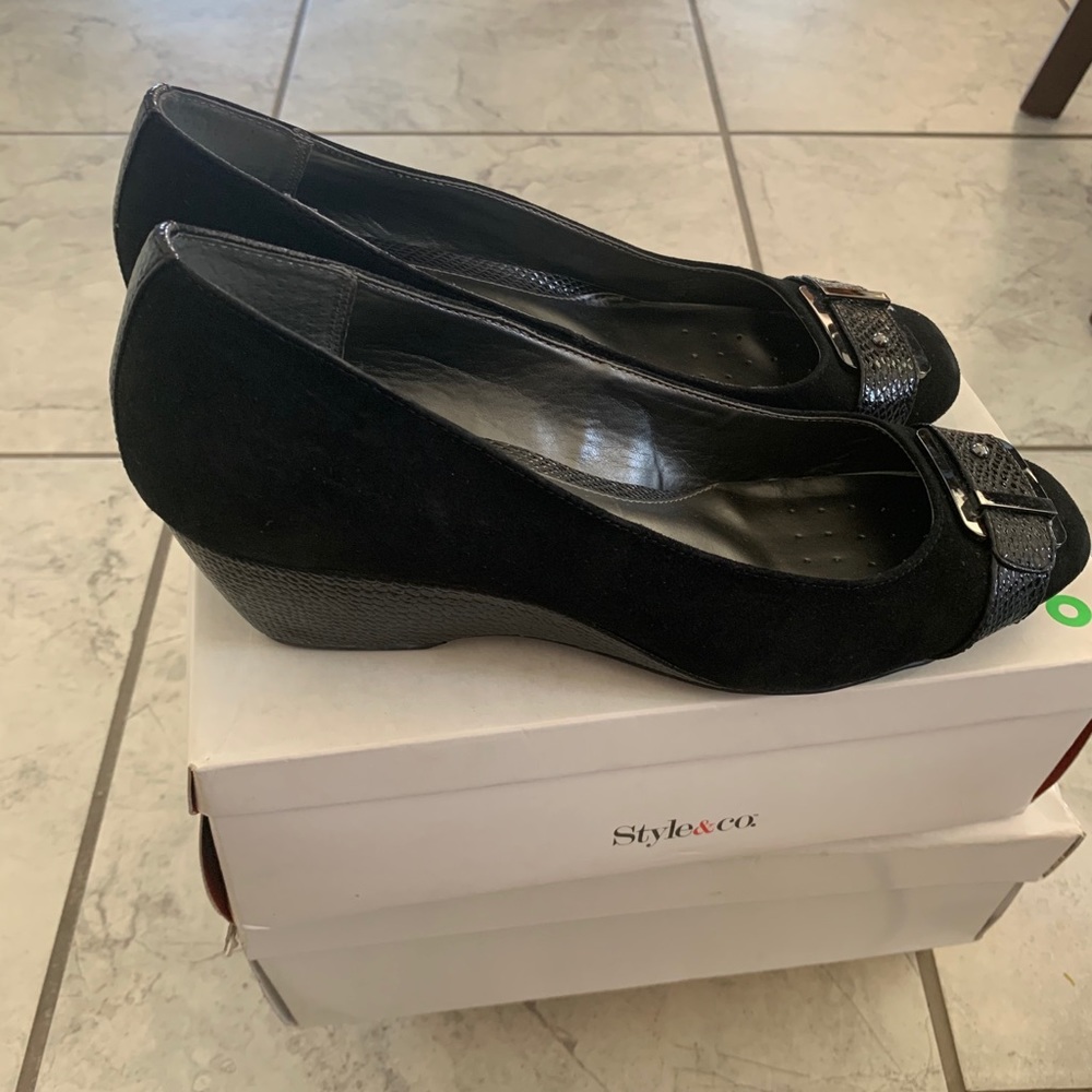 Black Wedges
